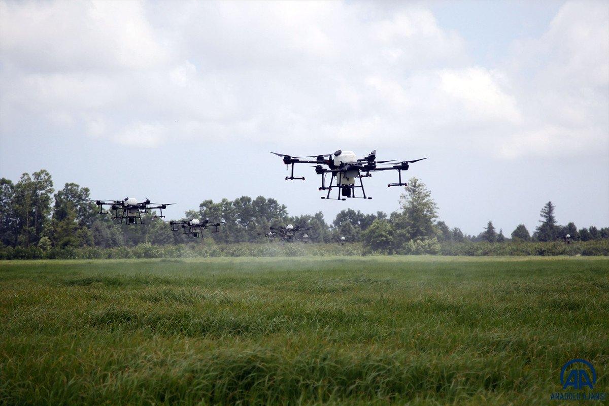Türkiye'de ilk kez ZİHA'larla çoklu uçuş ilaçlama denemesi yapıldı