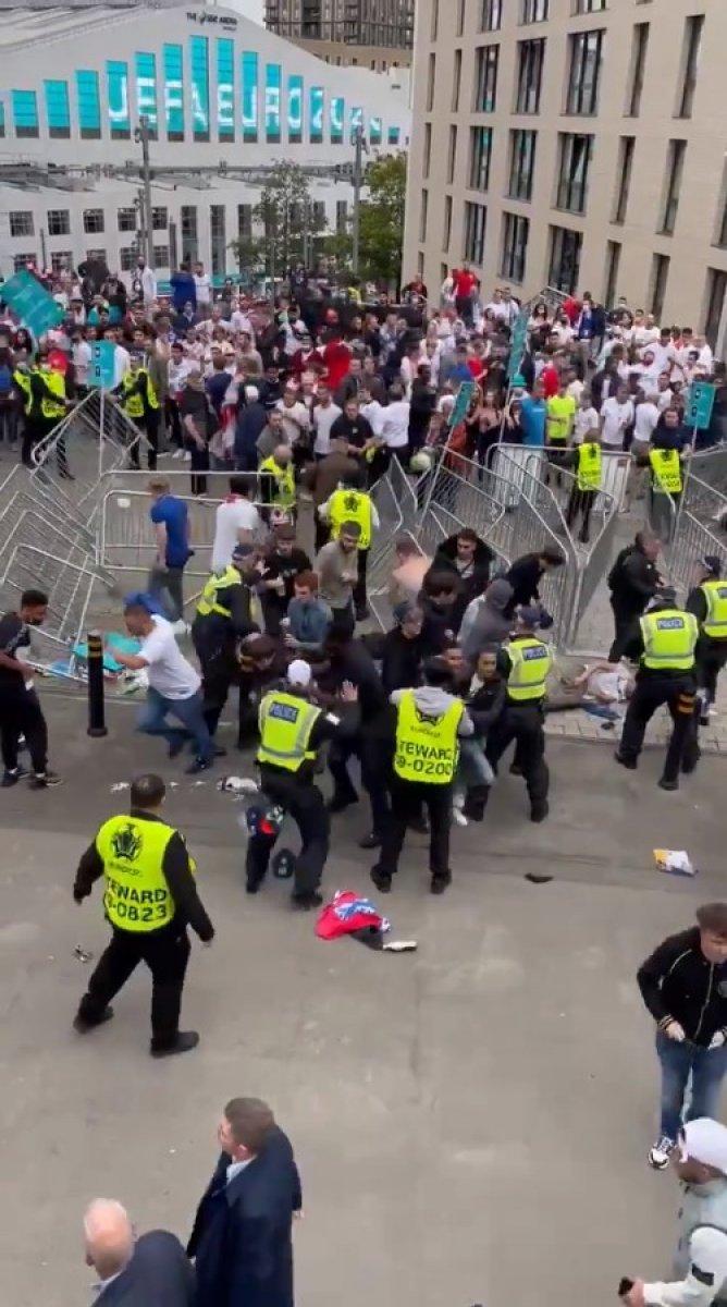 EURO 2020 finali öncesi İngiliz taraftarlar taşkınlık yaptı