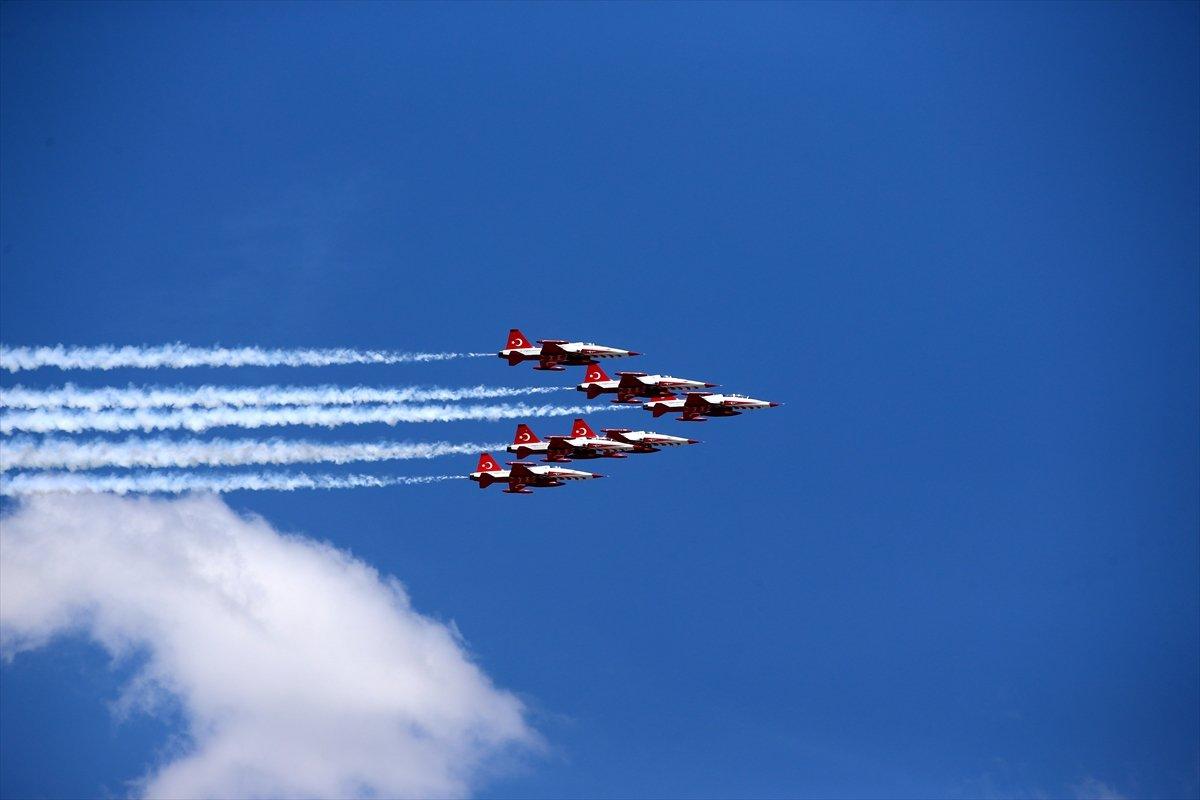 'Türk Yıldızları'ndan Kayseri'de gösteri uçuşu