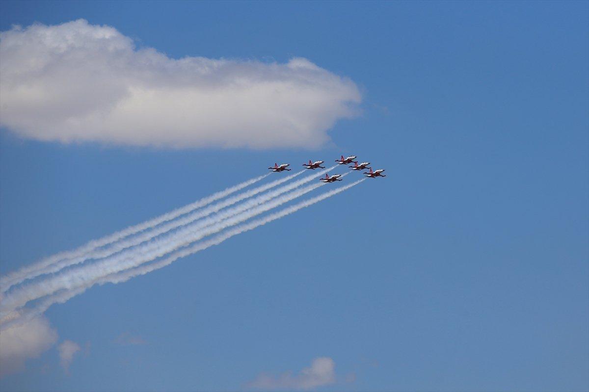 'Türk Yıldızları'ndan Kayseri'de gösteri uçuşu