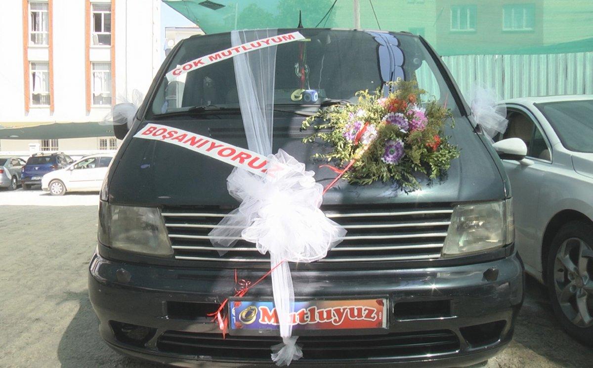 Malatya'daki adam, boşanma davasına süslü arabayla gitti