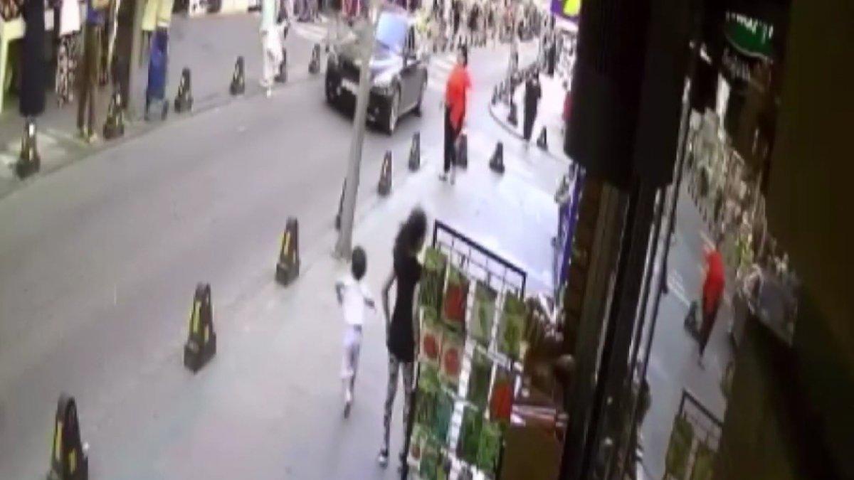 İstanbul'da yola fırlayan çocuk, son anda kurtuldu