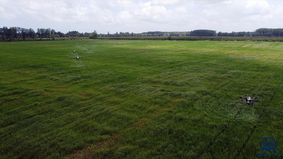 Türkiye'de ilk kez ZİHA'larla çoklu uçuş ilaçlama denemesi yapıldı