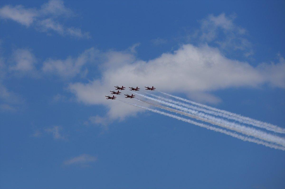 'Türk Yıldızları'ndan Kayseri'de gösteri uçuşu