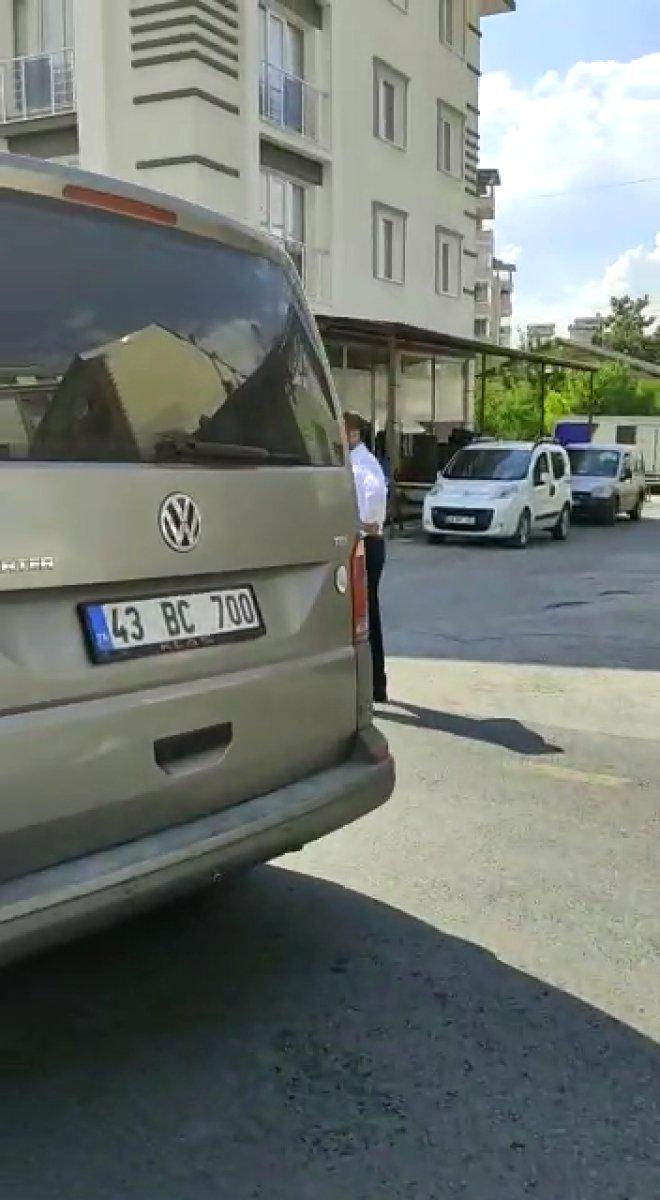 Malatya'da kırmızı ışıkta düğün halayı