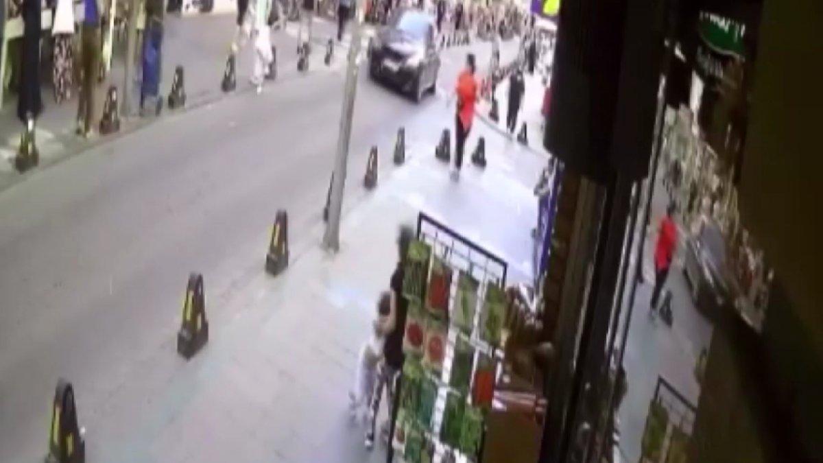 İstanbul'da yola fırlayan çocuk, son anda kurtuldu
