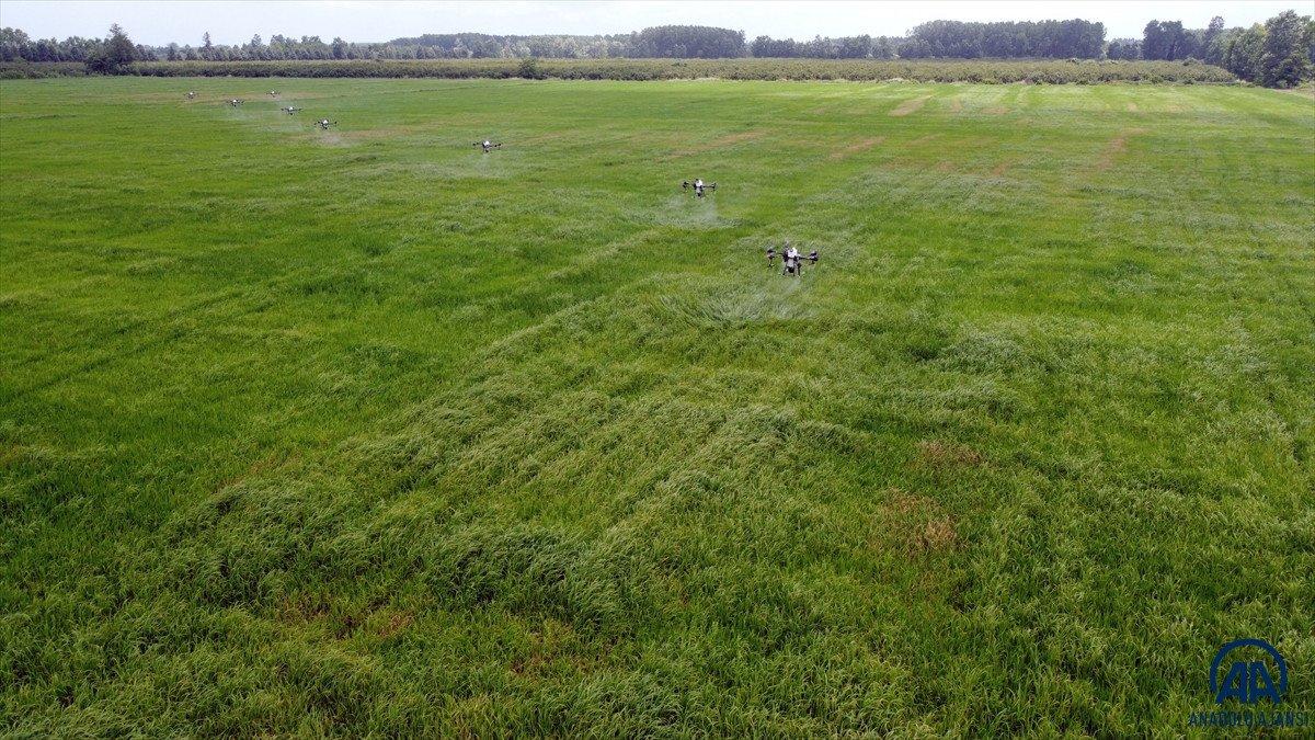 Türkiye'de ilk kez ZİHA'larla çoklu uçuş ilaçlama denemesi yapıldı