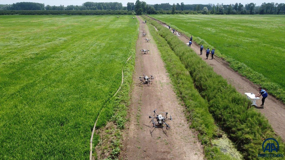 Türkiye'de ilk kez ZİHA'larla çoklu uçuş ilaçlama denemesi yapıldı