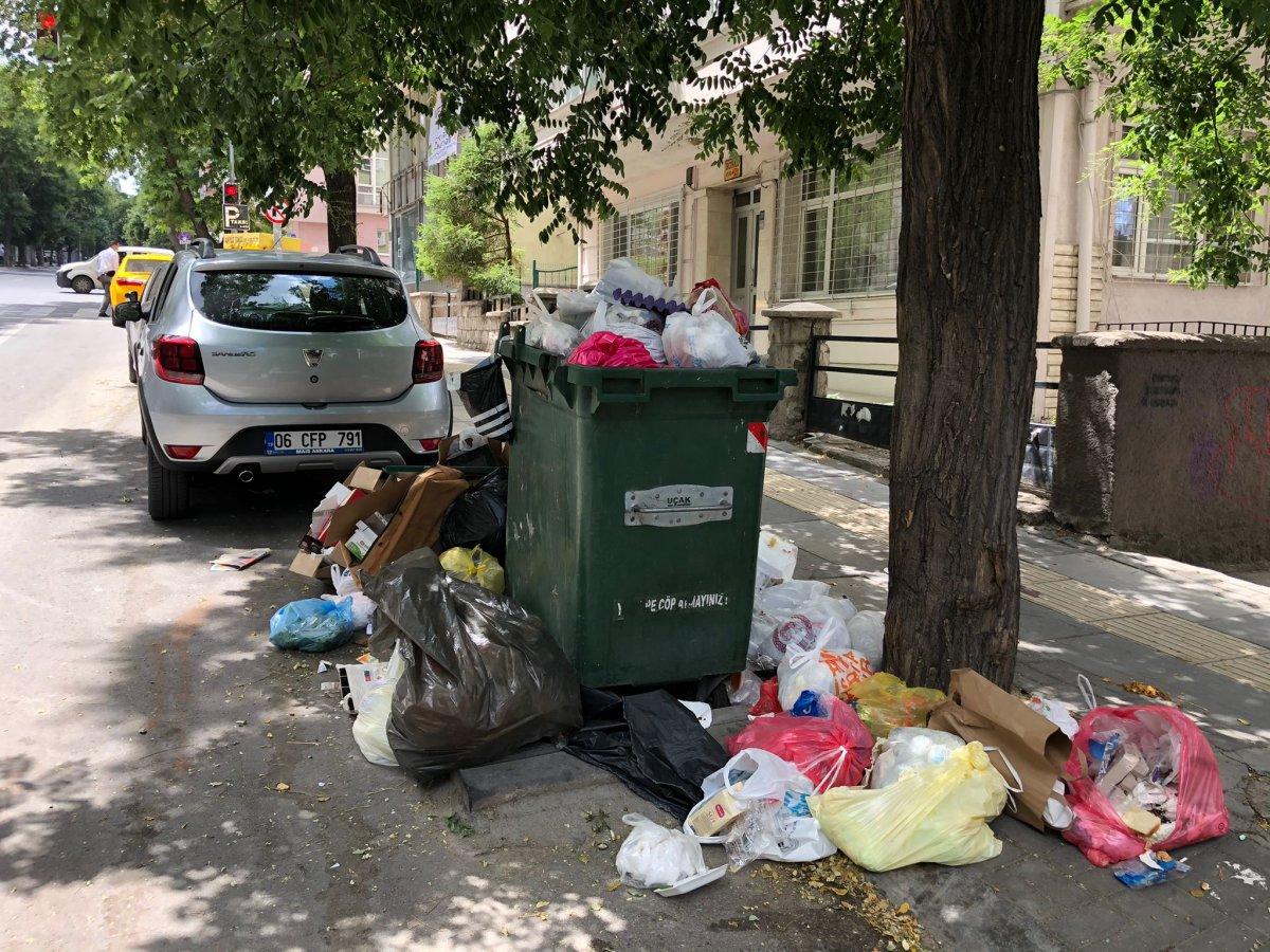 Çankaya'da sokaklar çöp yığınlarıyla doldu