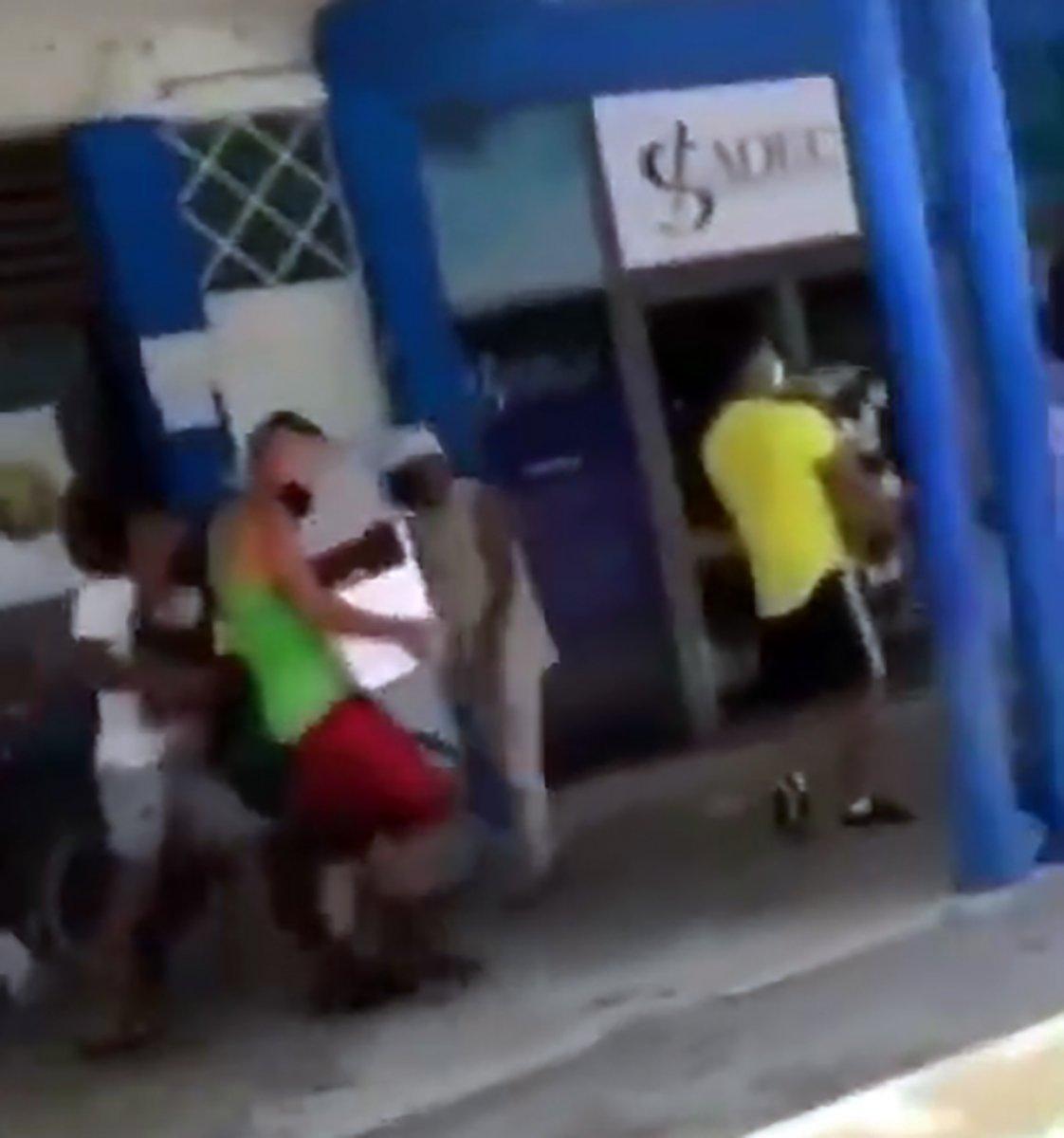 Küba yönetimi: Devrimi teslim etmeyeceğiz