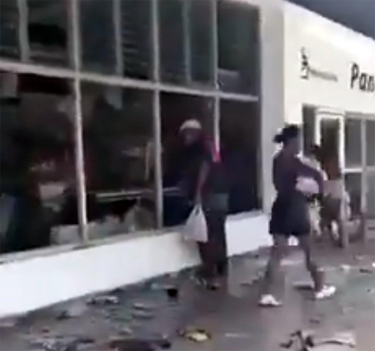 Küba yönetimi: Devrimi teslim etmeyeceğiz