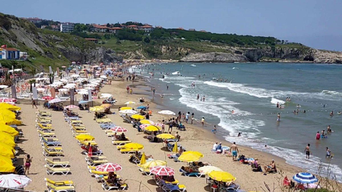 İstanbullular pazar tatilinde Şile plajlarına akın etti