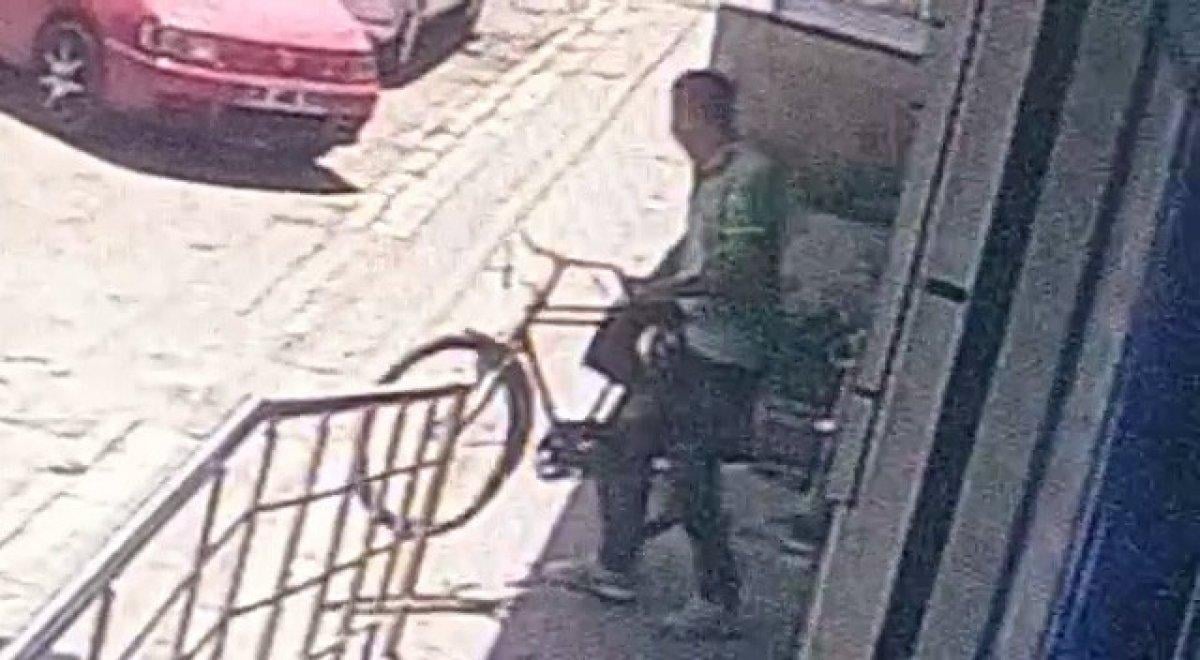 Adana’da bisikleti çalınan genç: Hep garibanları buluyorsunuz