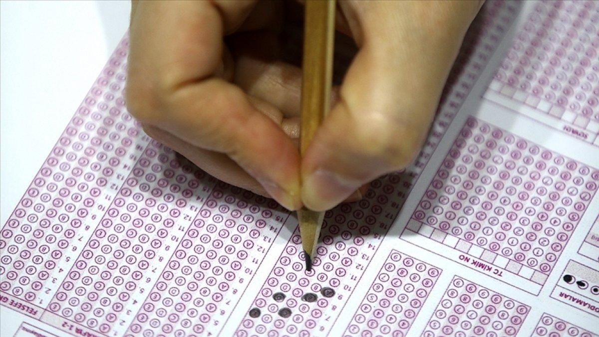 DGS soru kitapçığını sosyal medyadan paylaşan adaya gözaltı