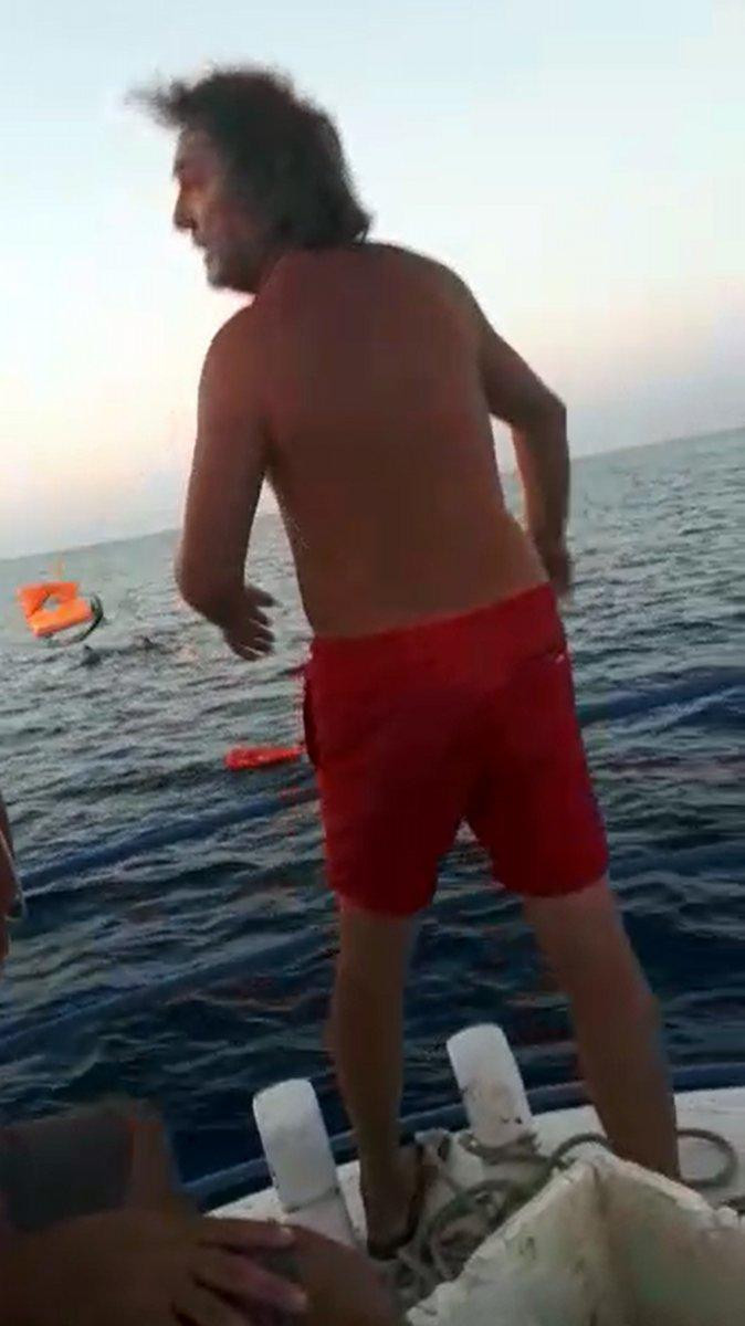 Antalya'da amatör balıkçıları kurtardı