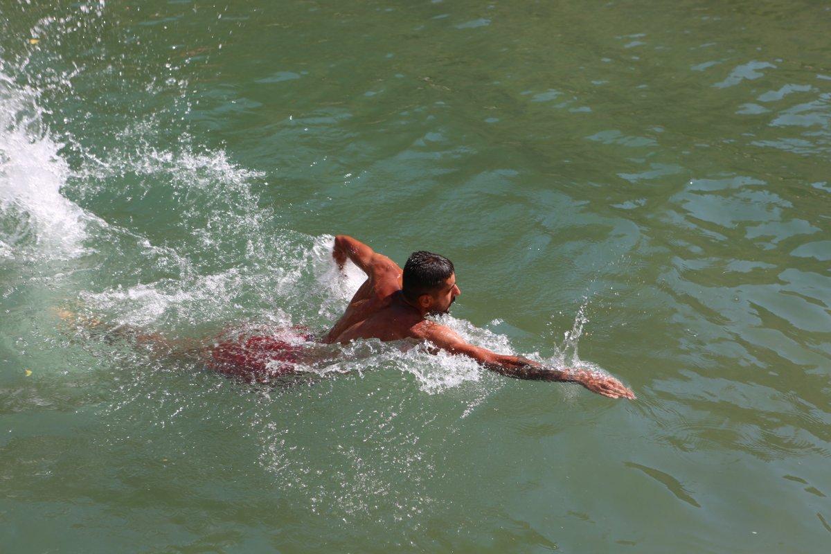 Tuncelililer, Munzur Nehri'nde serinledi