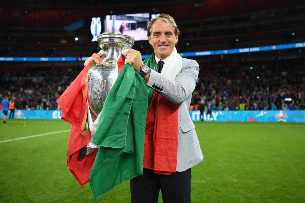 EURO 2020 kupası Roberto Mancini'nin ellerinde