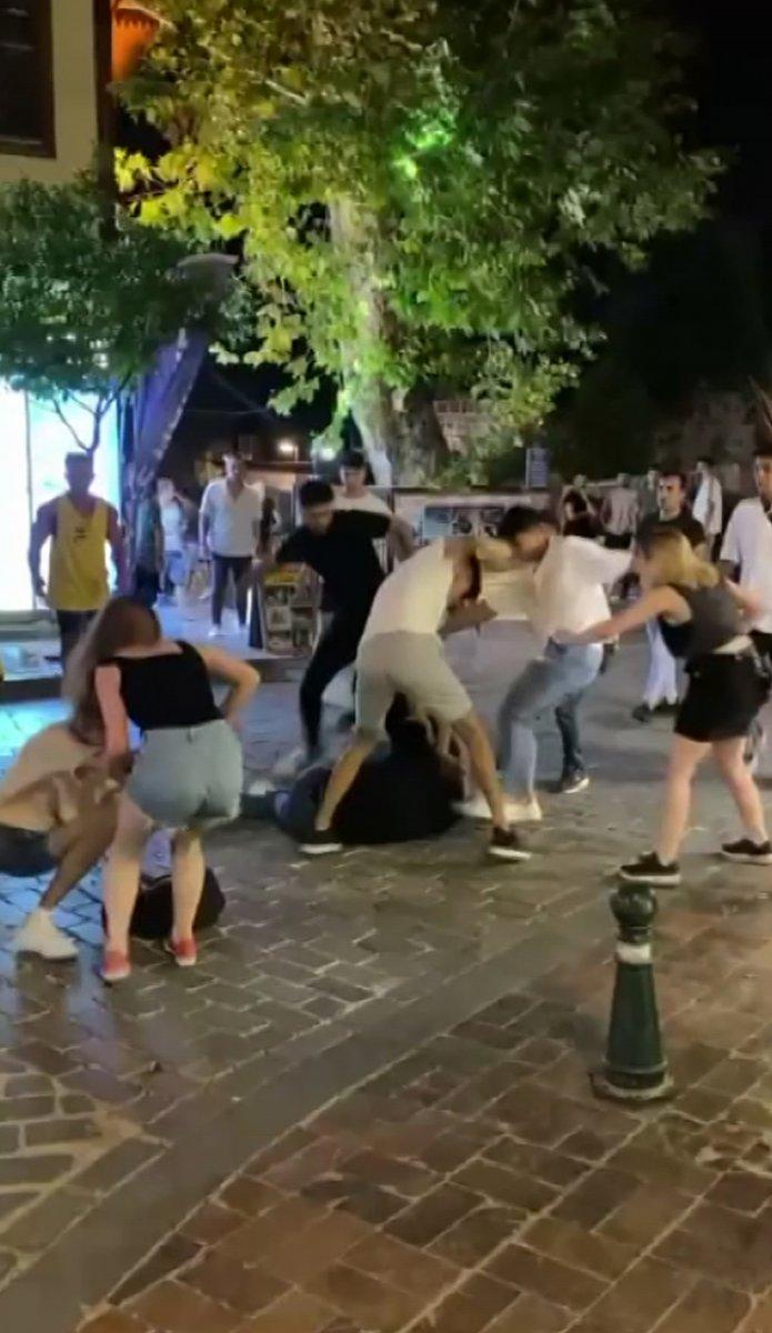 Antalya'da gençlerin kavgası