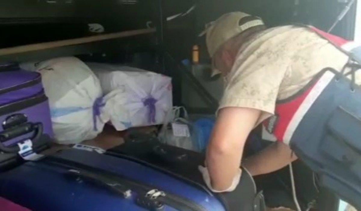 Ardahan’da salamura bidonu içerisinden tarihi eserler çıktı