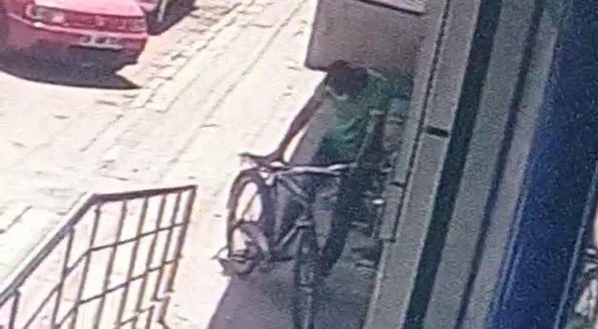 Adana’da bisikleti çalınan genç: Hep garibanları buluyorsunuz