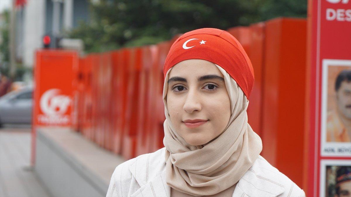 15 Temmuz'da 14 yaşındaki kız, kolundan aldığı kurşunla gazi oldu