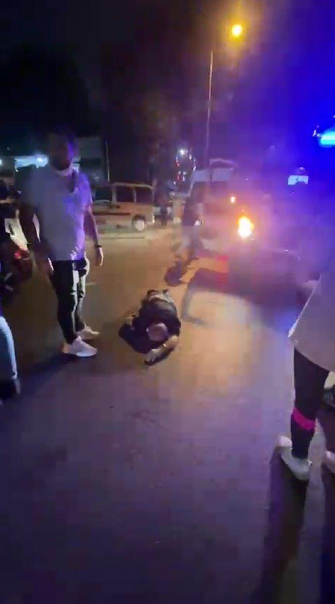Sultangazi’de otomobilin yayaya çarptığı anlar kamerada