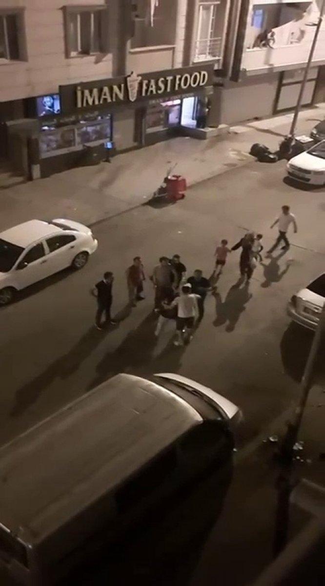 Esenyurt’ta darbettiği eşinin arkasına gizlendi