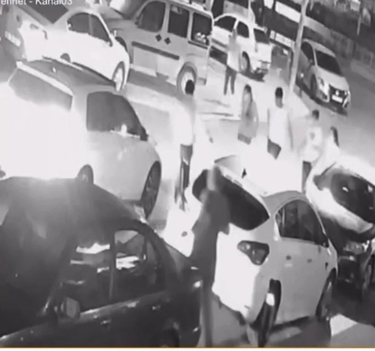 Sultangazi’de otomobilin yayaya çarptığı anlar kamerada