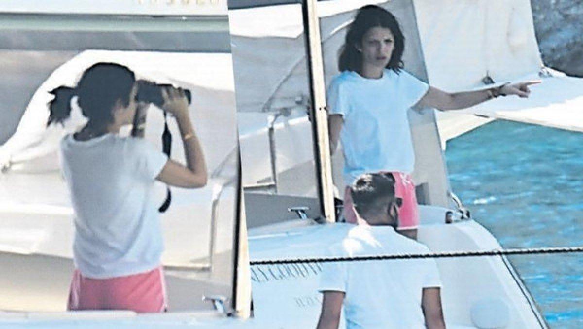 Şahan Gökbakar, villasındaki tabelayı kaldırdı