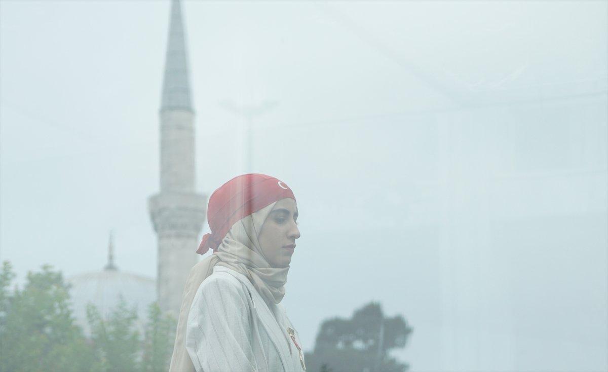 15 Temmuz'da 14 yaşındaki kız, kolundan aldığı kurşunla gazi oldu
