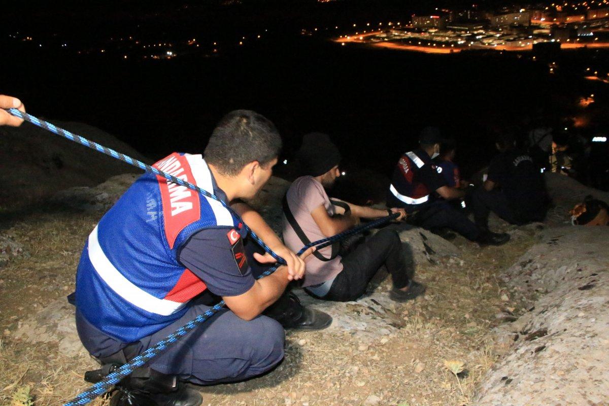 Elazığ’da uçurumdan kayan kadın 4 saatte kurtarıldı