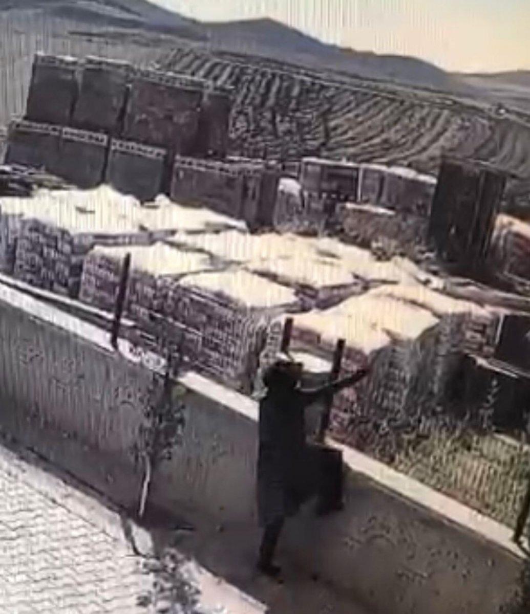 Ankara’da yeni evli çiftlerin dairlerine dadanan hırsızlar kamerada