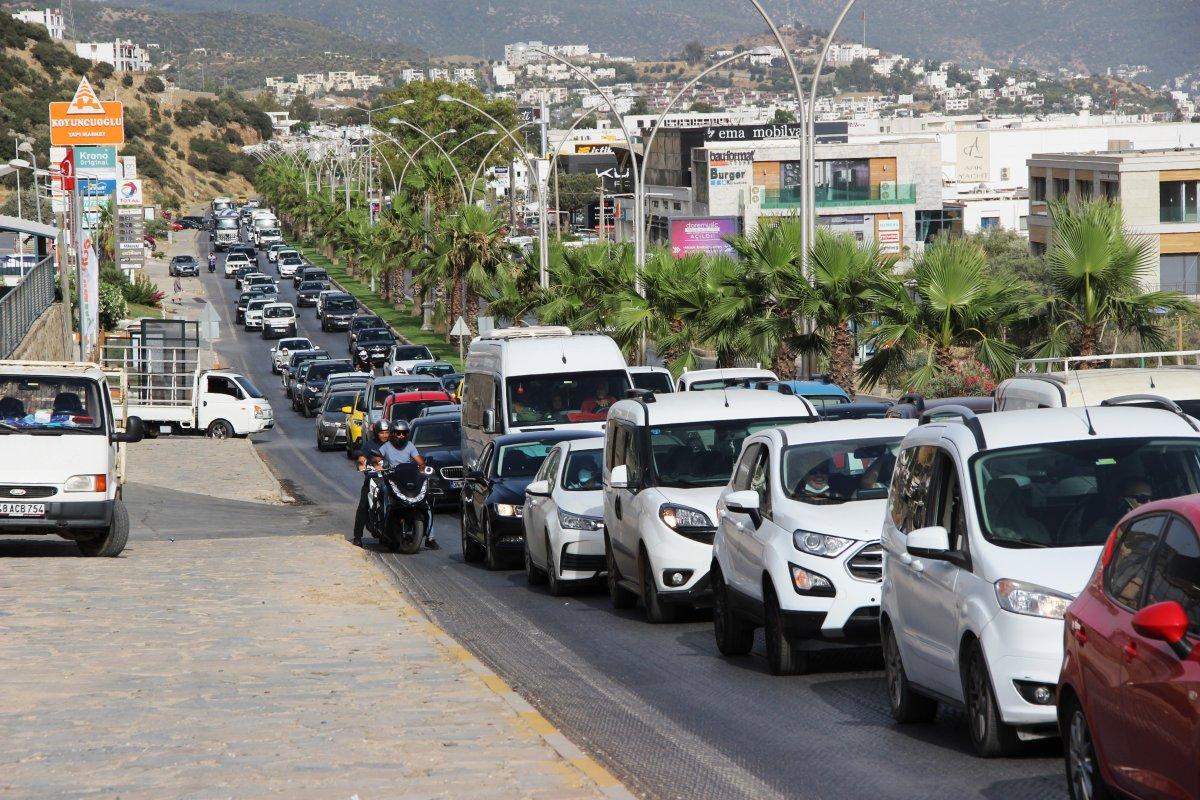 Tatilciler, akın akın Bodrum’a gidiyor