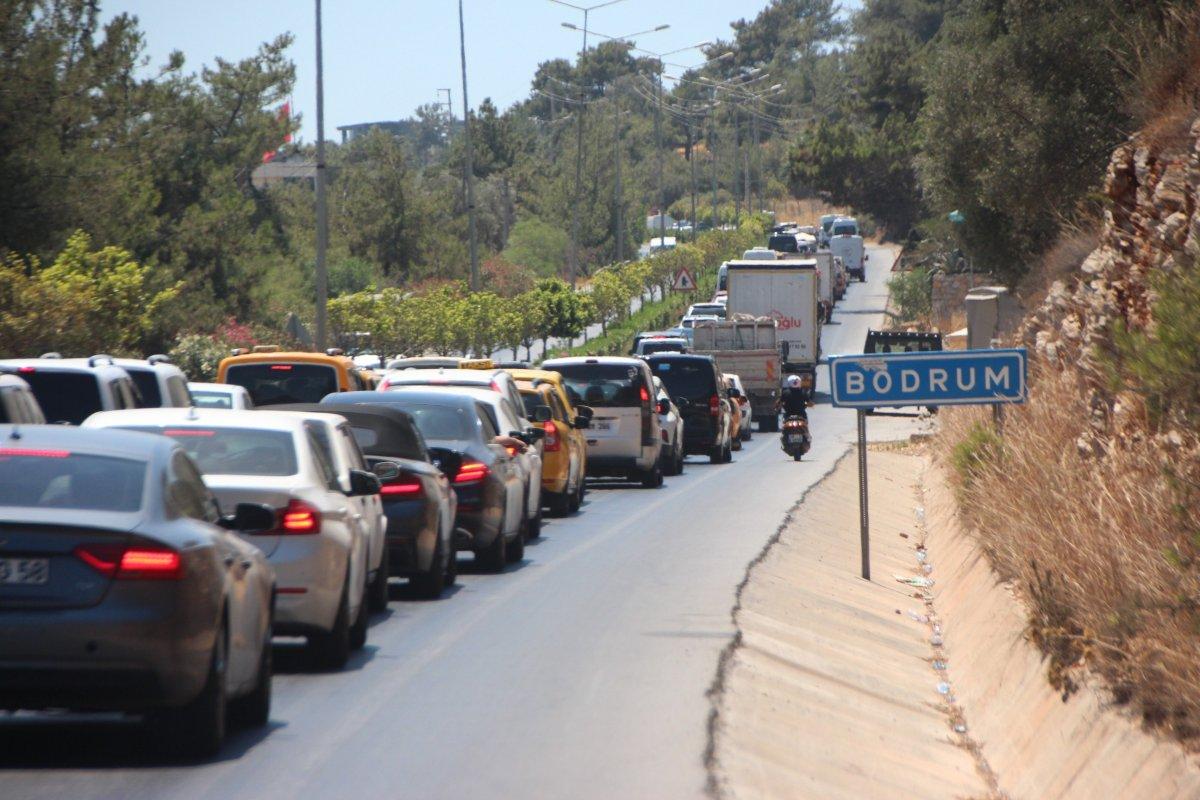 Tatilciler, akın akın Bodrum’a gidiyor