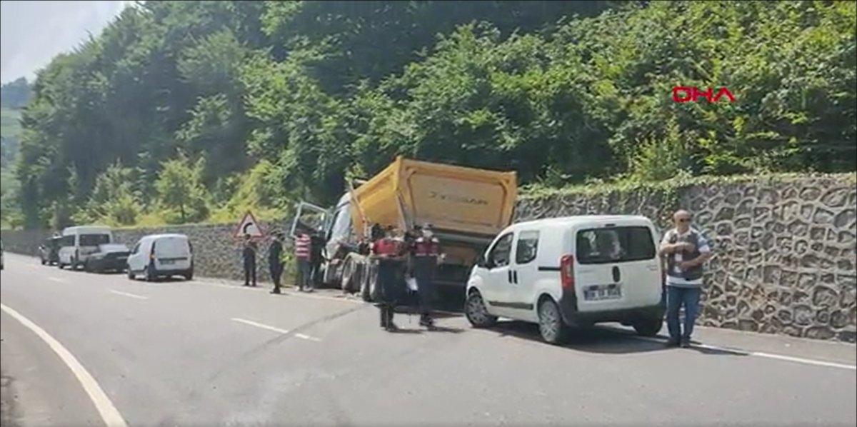 Zonguldak’ta yola dökülen mazot, kaza getirdi