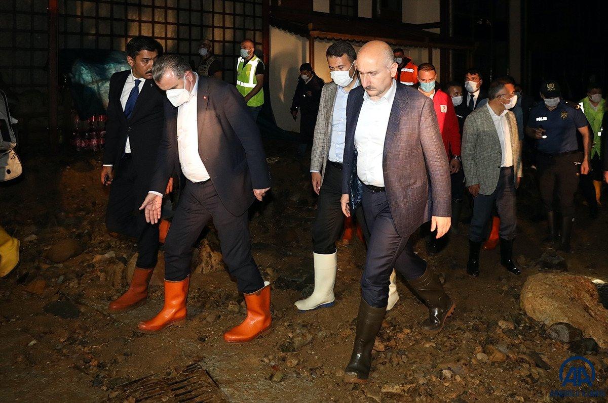 Cumhurbaşkanı Erdoğan'ın talimatıyla 3 bakan Rize'ye gitti