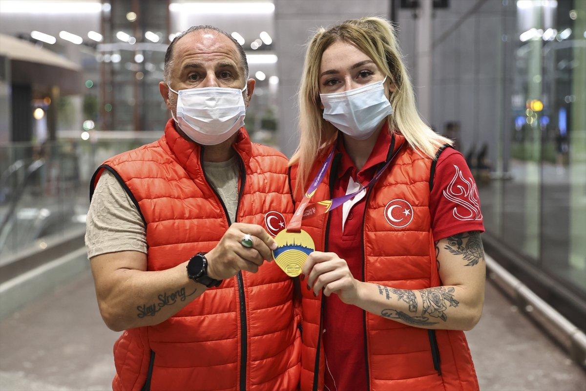 Avrupa 23 Yaş Altı Atletizm Şampiyonası'nda madalya kazanan milli sporcular yurda döndü