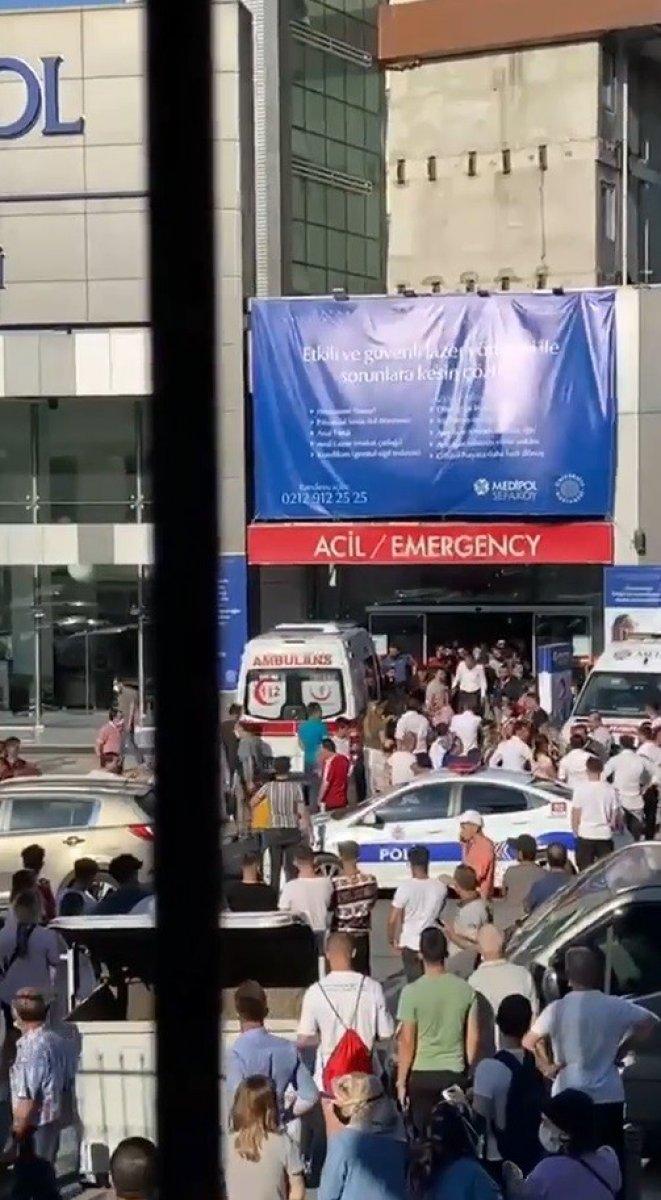 Küçükçekmece’de kız alıp verme kavgası: 2 yaralı