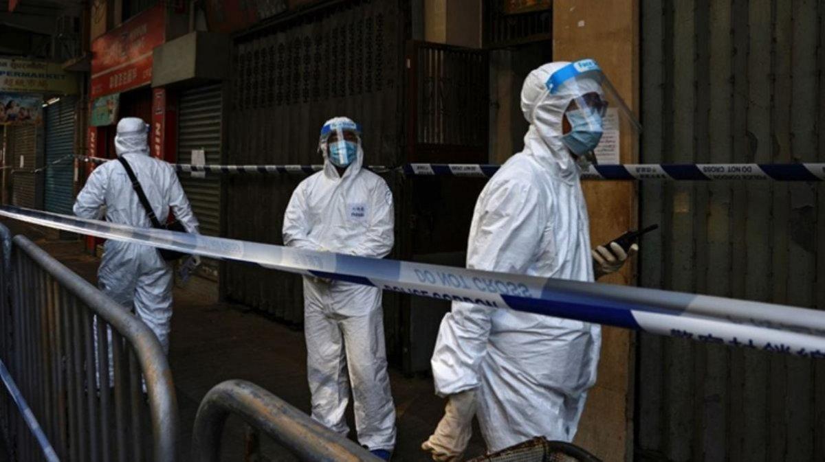 İngiltere'de kısıtlamaların kaldırılması pahalıya mal olabilir