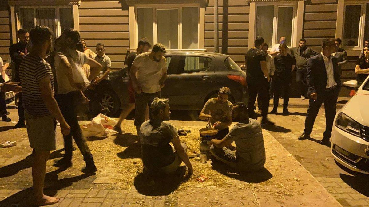 Bursa’da damadın üzerinde yumurta kırıp saman döktüler