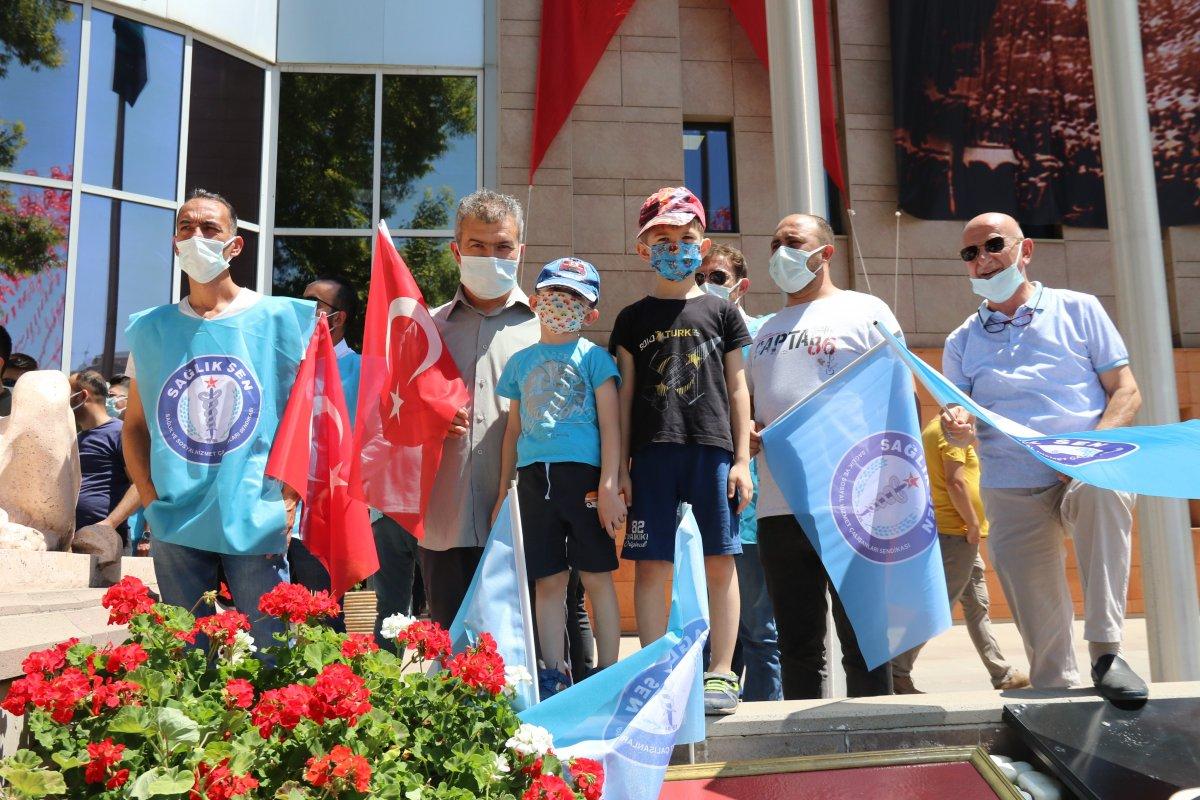 Eskişehir'de sağlıkçılardan ücretsiz toplu taşımanın kaldırılmasına alkışlı tepki