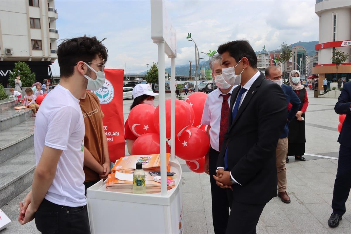 Rize'de, çocukların 15 Temmuz’u anlatan şiir ve resim sergisi açıldı