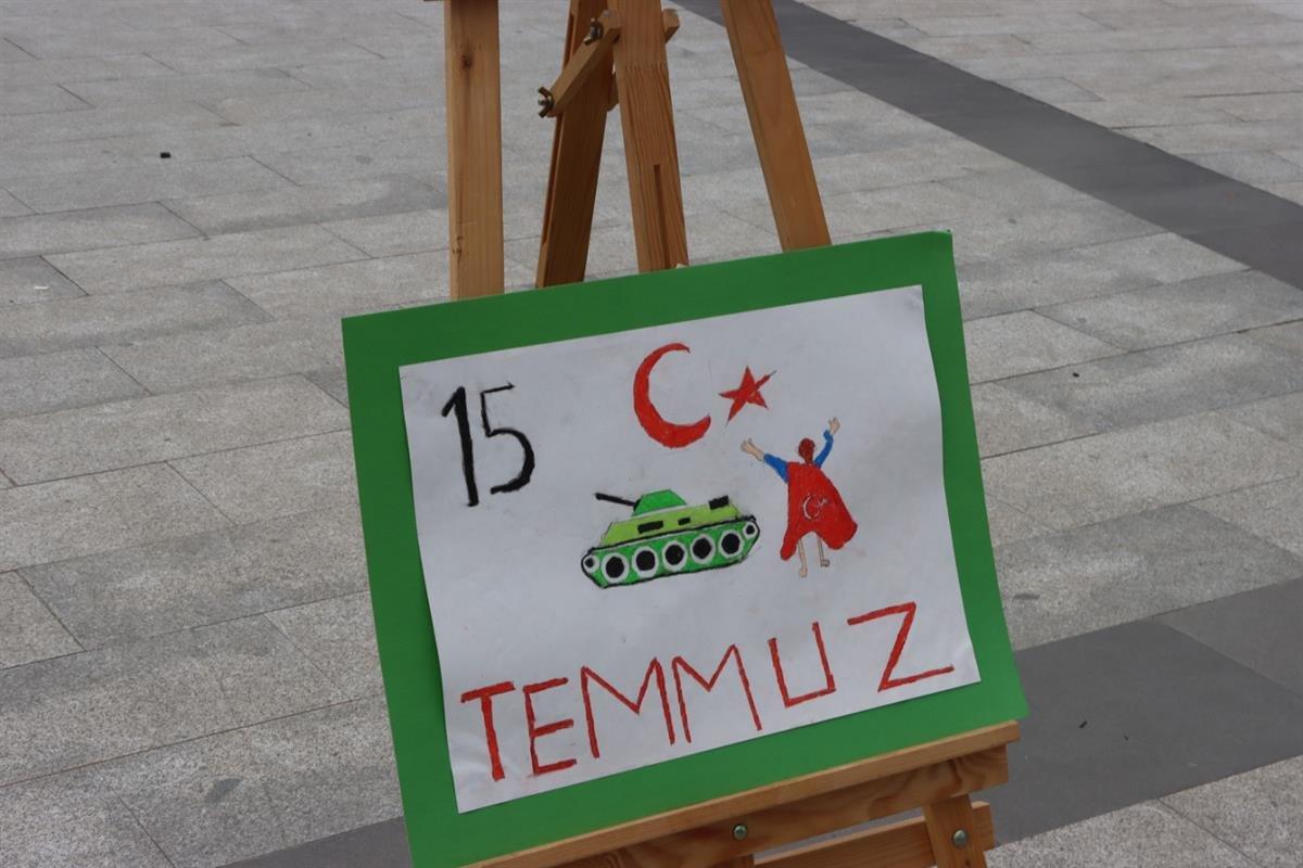 Rize'de, çocukların 15 Temmuz’u anlatan şiir ve resim sergisi açıldı