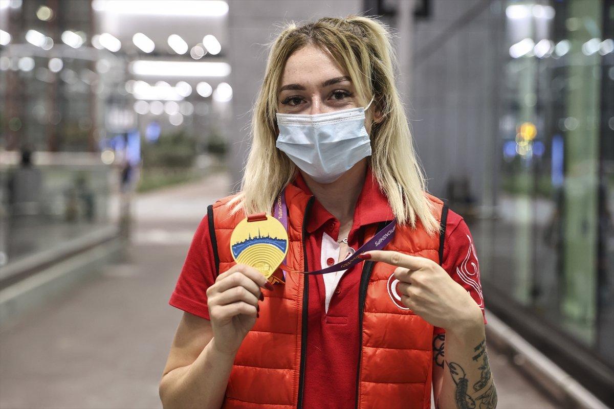 Avrupa 23 Yaş Altı Atletizm Şampiyonası'nda madalya kazanan milli sporcular yurda döndü