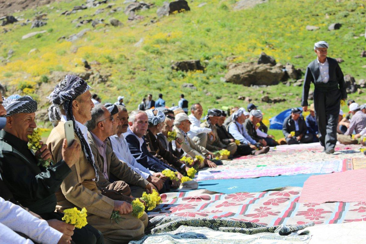 Terörden temizlenen Çarçel Yaylası’nda, Türk bayrakları ile halay çekildi
