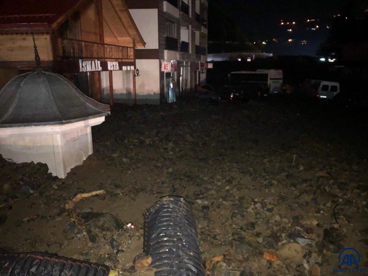 Cumhurbaşkanı Erdoğan'ın talimatıyla 3 bakan Rize'ye gitti