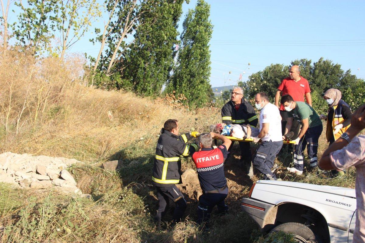 Çanakkale’de takla atan otomobilden yaralı kurtuldu