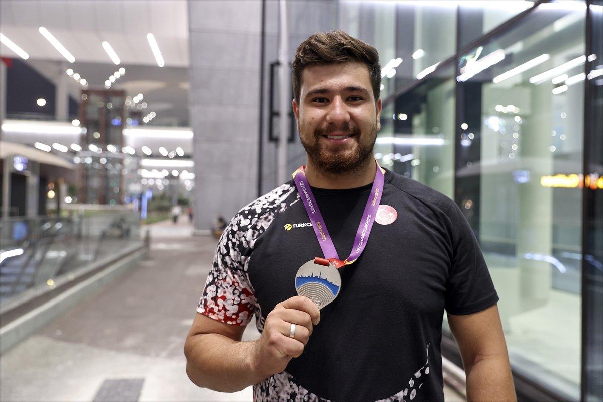 Avrupa 23 Yaş Altı Atletizm Şampiyonası'nda madalya kazanan milli sporcular yurda döndü