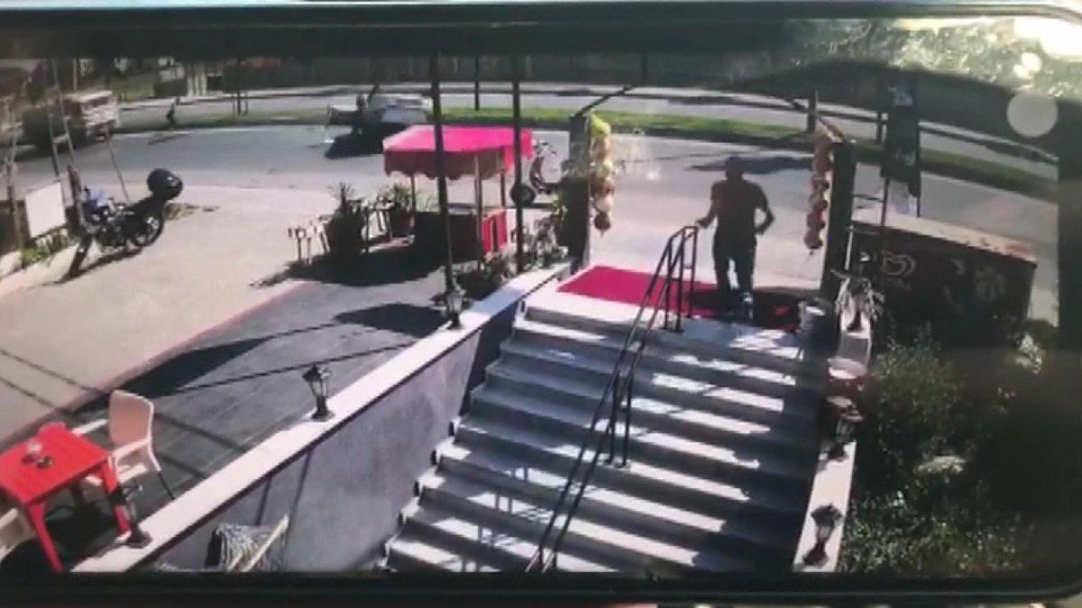 Arnavutköy'de ehliyetsiz sürücünün kullandığı otomobil takla attı