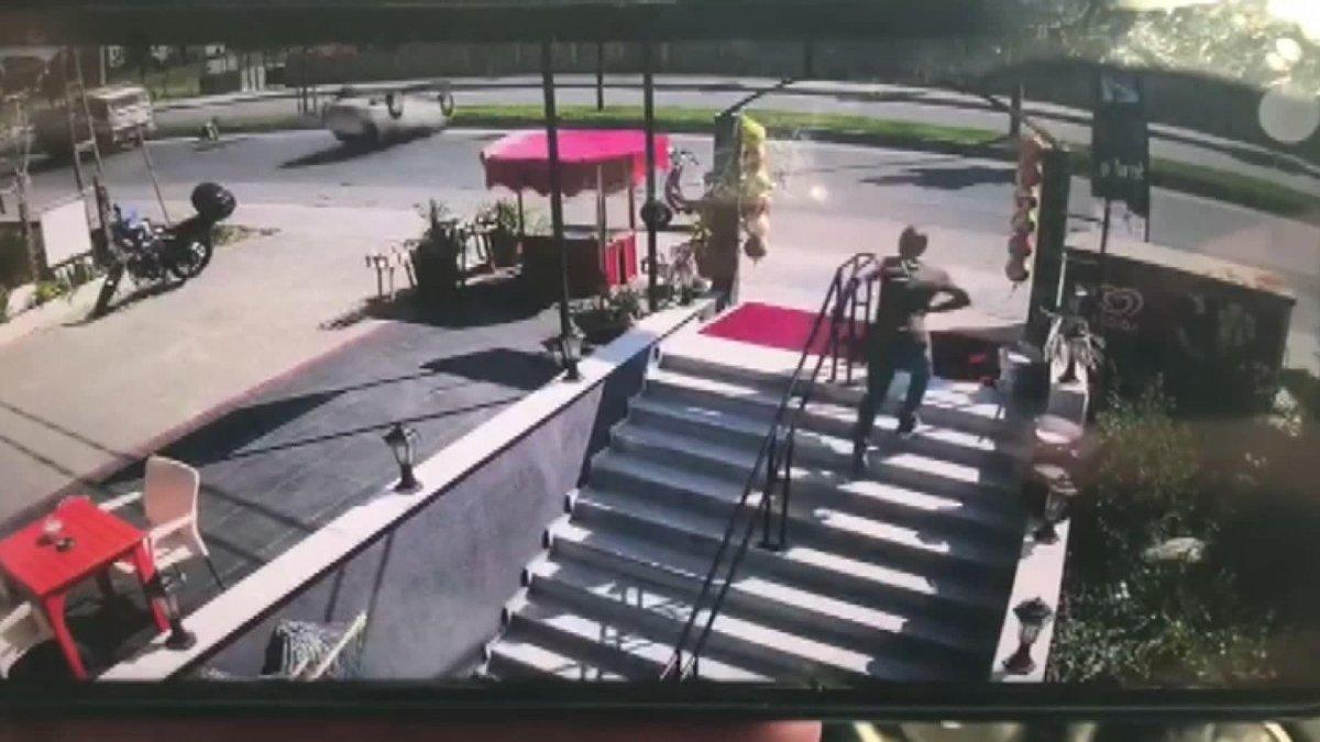 Arnavutköy'de ehliyetsiz sürücünün kullandığı otomobil takla attı